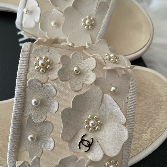 Chanel pearl sandal size 381/2 - Picture 6 of 10